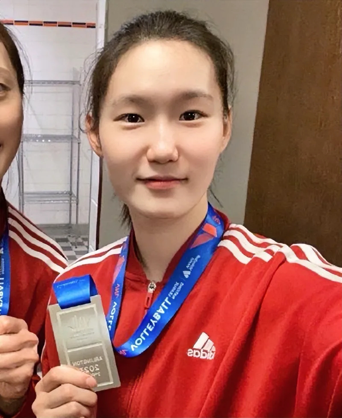 上海女排依靠务实主义获胜!许晓婷调度多点开花,王唯漪防守出色|江苏女排|沃隆科娃|仲慧|高意|陈厚羽_新浪体育_新浪新闻